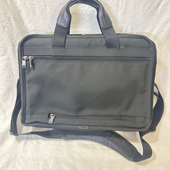 Tumi Black Men's Briefcase with Shoulder Strap - Picture 6 of 12